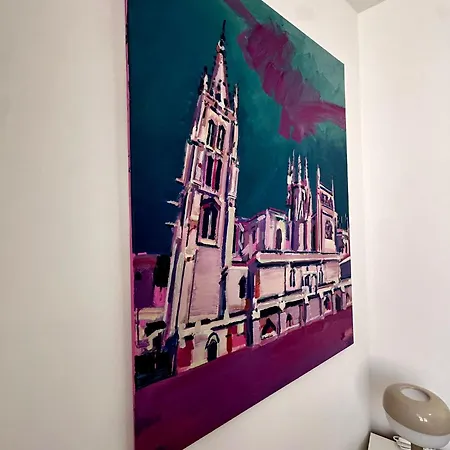 Atuaire Saldana A Un Paso De La Catedral, Rozando El Castillo De Apartment